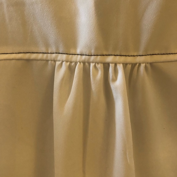 NWT White Blouse w/ Dark Stitching Size S - Picture 4 of 8
